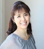 中元千鶴（なかもと・ちづる）さんの経歴