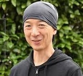 石河英作（いしこ・ひでさく）さんの経歴