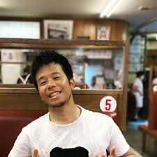 伊左治佳孝さんの経歴