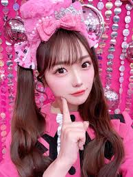 hitomi(ひとみ)さんの経歴