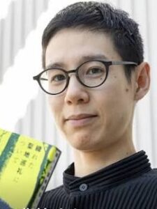 背筋(せすじ)さんの経歴